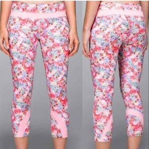 Lululemon crop athletic tight; Size 8.